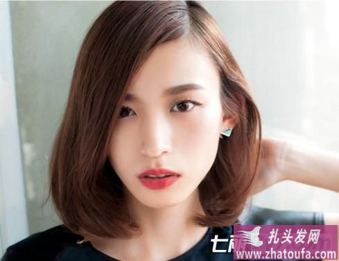 脸大适合什么发型 短卷发显瘦显气质